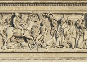 sculptures on the arc de triomphe in paris